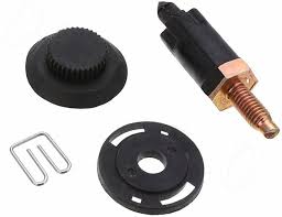 ENGINE COVER CLIP/CAP 013711