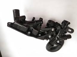 OUTLET & HOUSING 110601560R